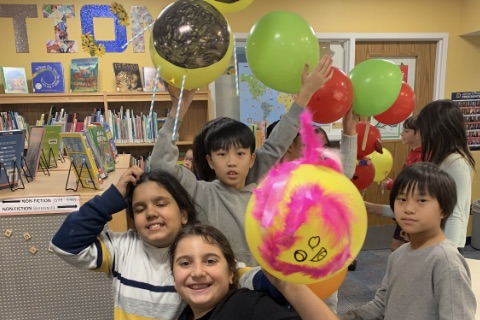 kids with balloons 